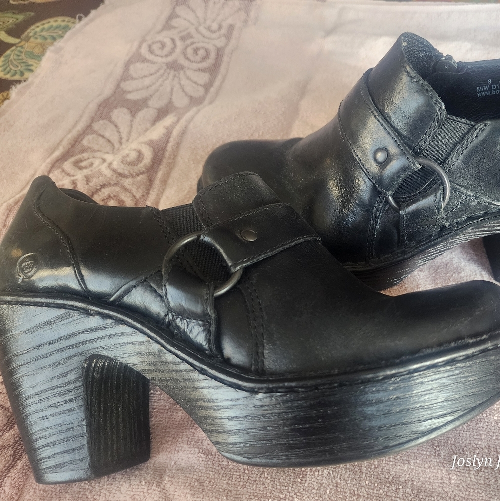 Born Dollie Platform Clog, chunky block heel black leather ankle bootie D14403